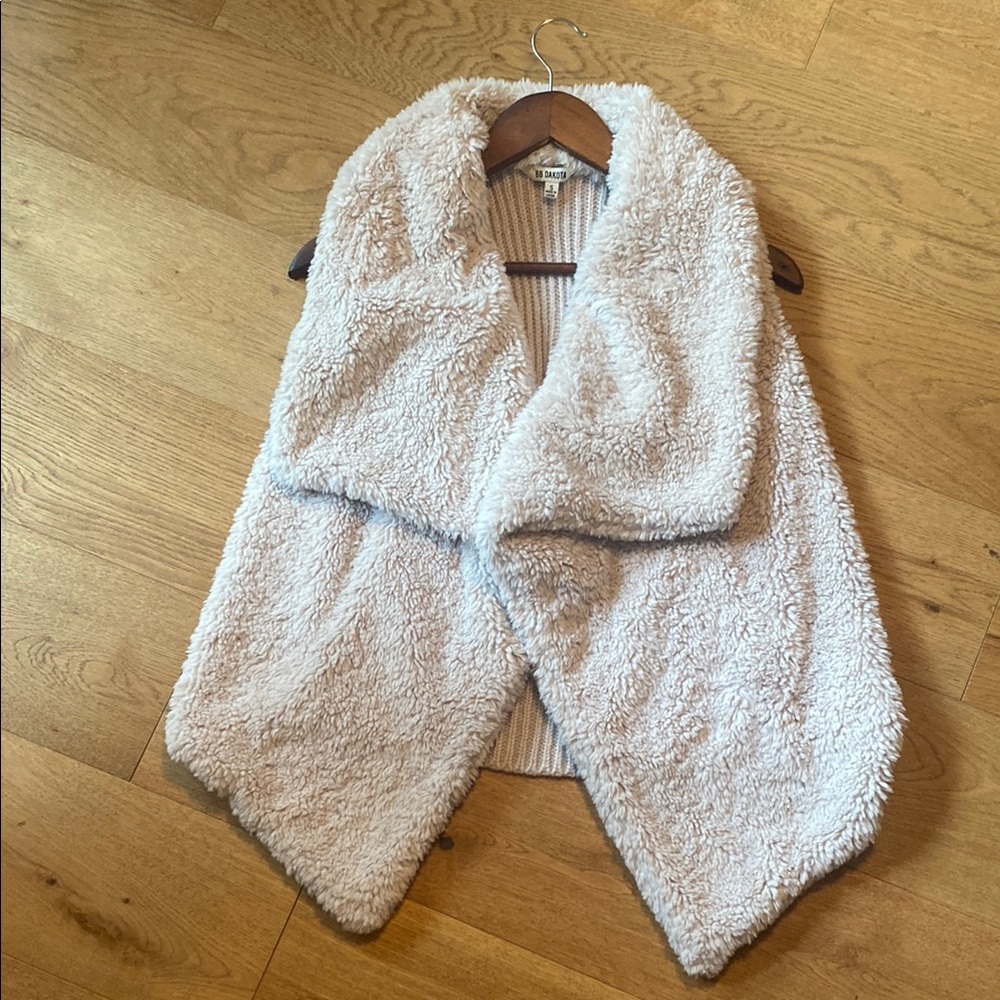 🤍 BB Dakota Teddy Faux Shearling Knit Vest | Size S | Cozy Layering Essential